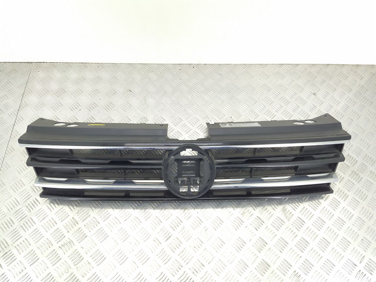 Volkswagen Tiguan 2 поколение (2017-2021) Решетка радиатора 5NA853653B  016732