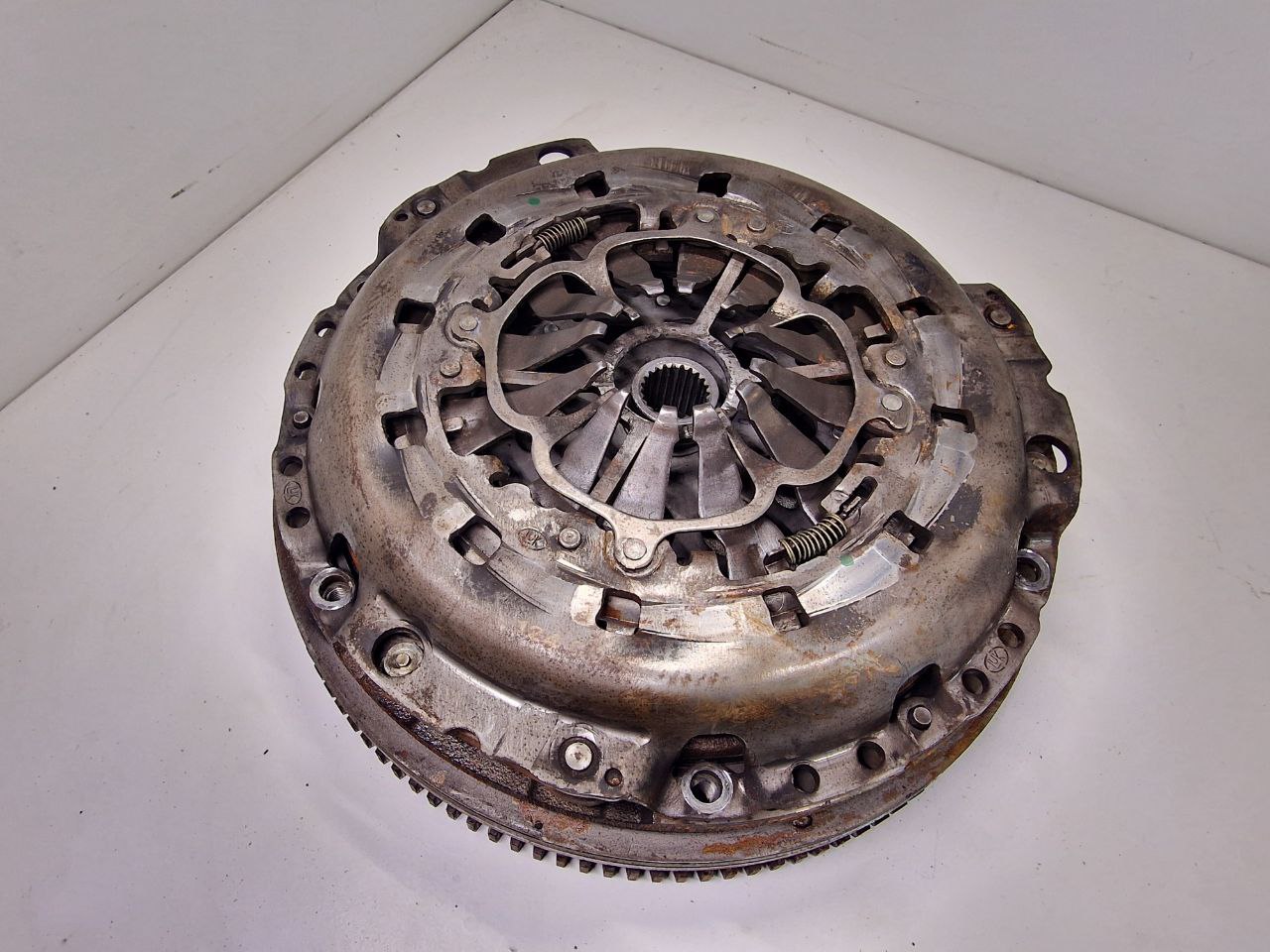 Audi A4 A4 B7 (8EC) 2004 - 2008 Маховик 415034710, 324040510  016974