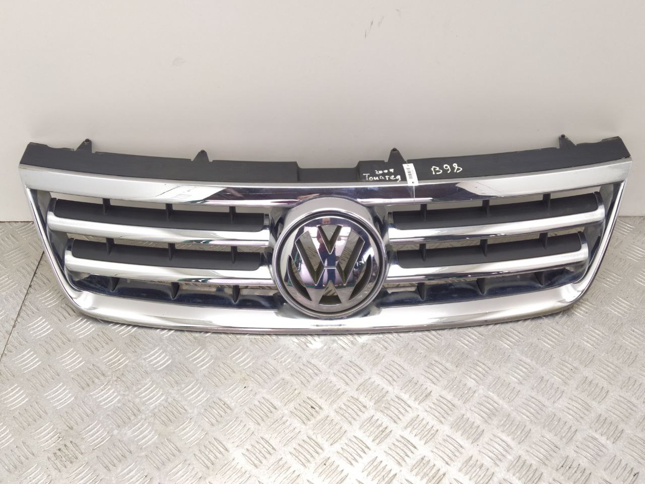 Volkswagen Touareg Touareg I (7L) 2002 - 2010 Решетка радиатора 7L6853651A  018384