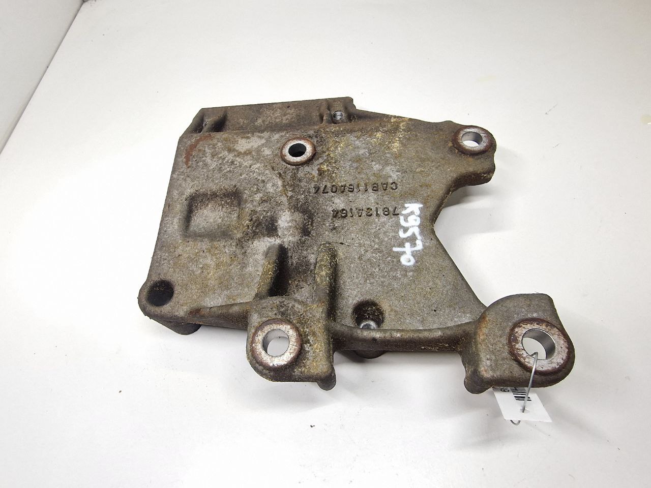 Mitsubishi Lancer Lancer IX (2003-2007) Кронштейн компрессора кондиционера 7813A164  018389