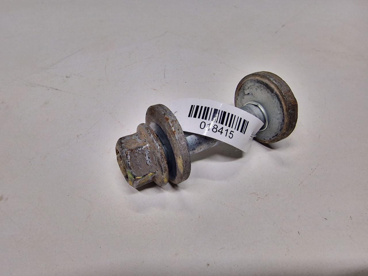 Mercedes ML W164 ML W164 2 поколение (2005-2008) Болт развальный   018415