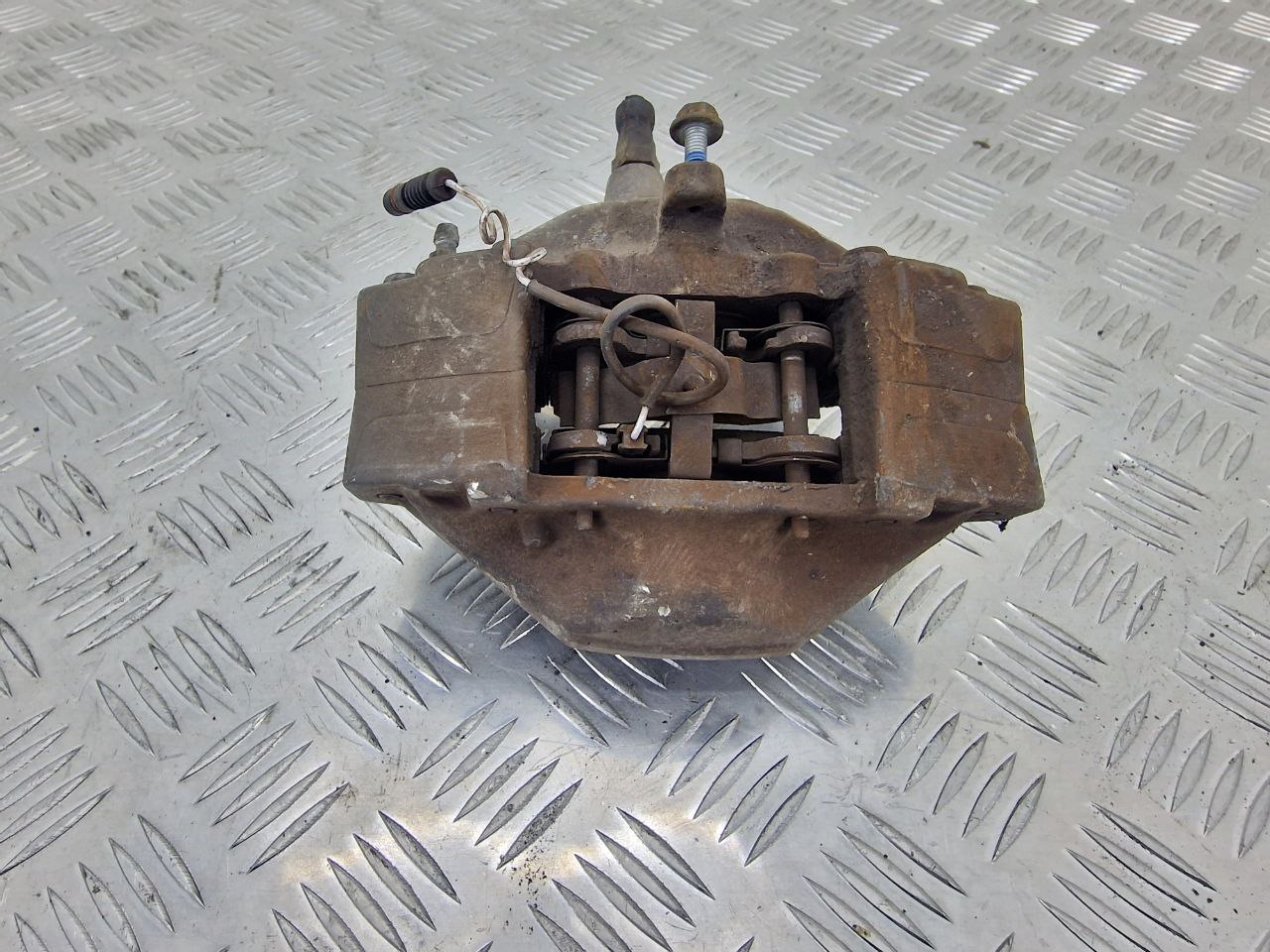 Mercedes ML W163 M-klasse (W163) 1997 - 2005 Суппорт задний правый   018583