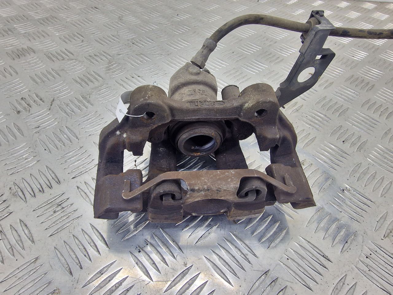 Mercedes ML W164 ML W164 2 поколение (2005-2008) Суппорт задний правый   018751