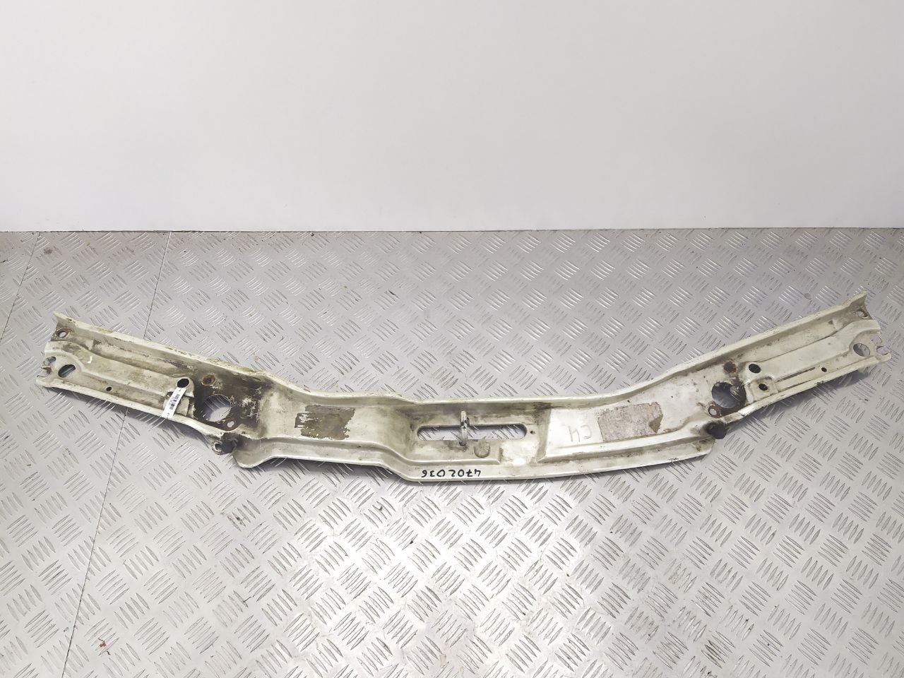 Audi 100 100 C4 (4A) 1990 - 1994 Планка под капот   019438