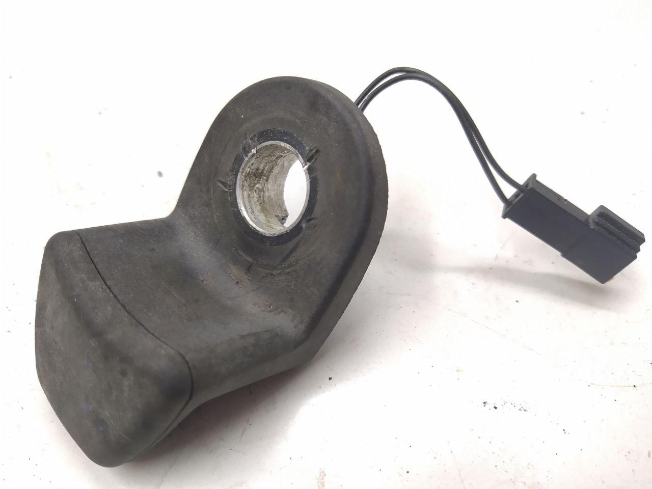 BMW 5 E60/E61 5 E60/E61 5 поколение (2002-2007) Кнопка открытия багажника 8385694  020206