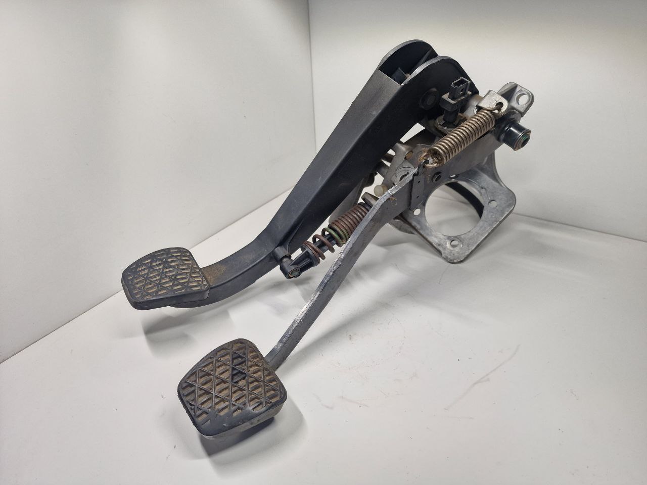 Mercedes ML W163 M-klasse (W163) 1997 - 2005 Узел педальный (блок педалей) A163290068, A163290057  020599