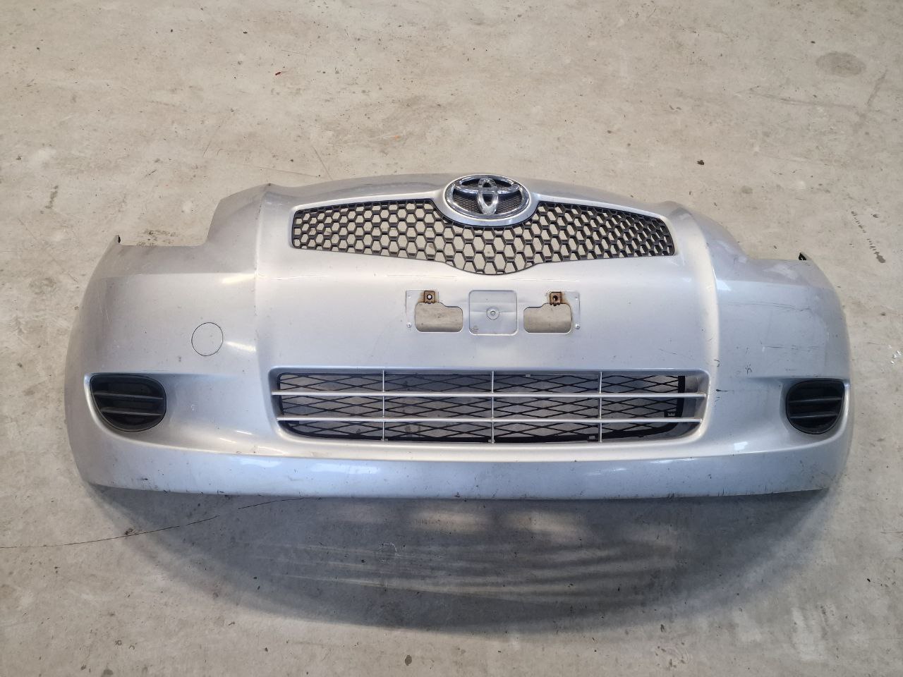 Toyota Yaris Yaris II 2005 - 2011 Бампер передний   021012